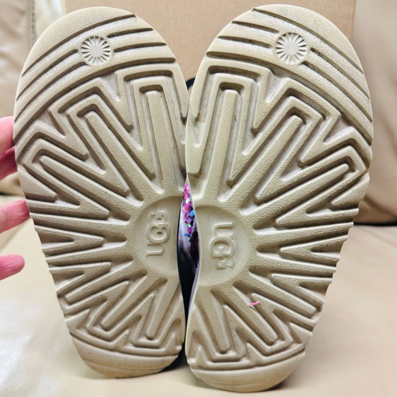 USED - Reposhed Sequin Uggs - Picture 2 of 6